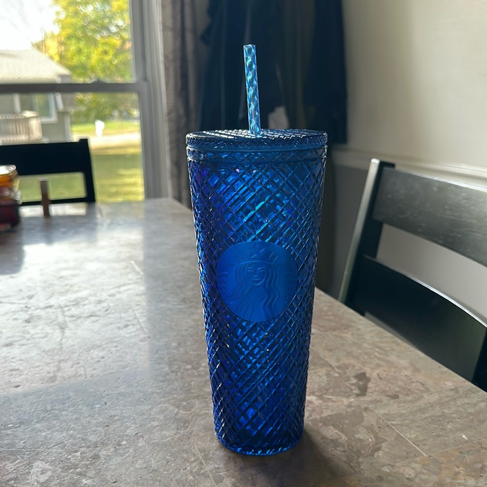 Starbucks cup 24oz Venti size